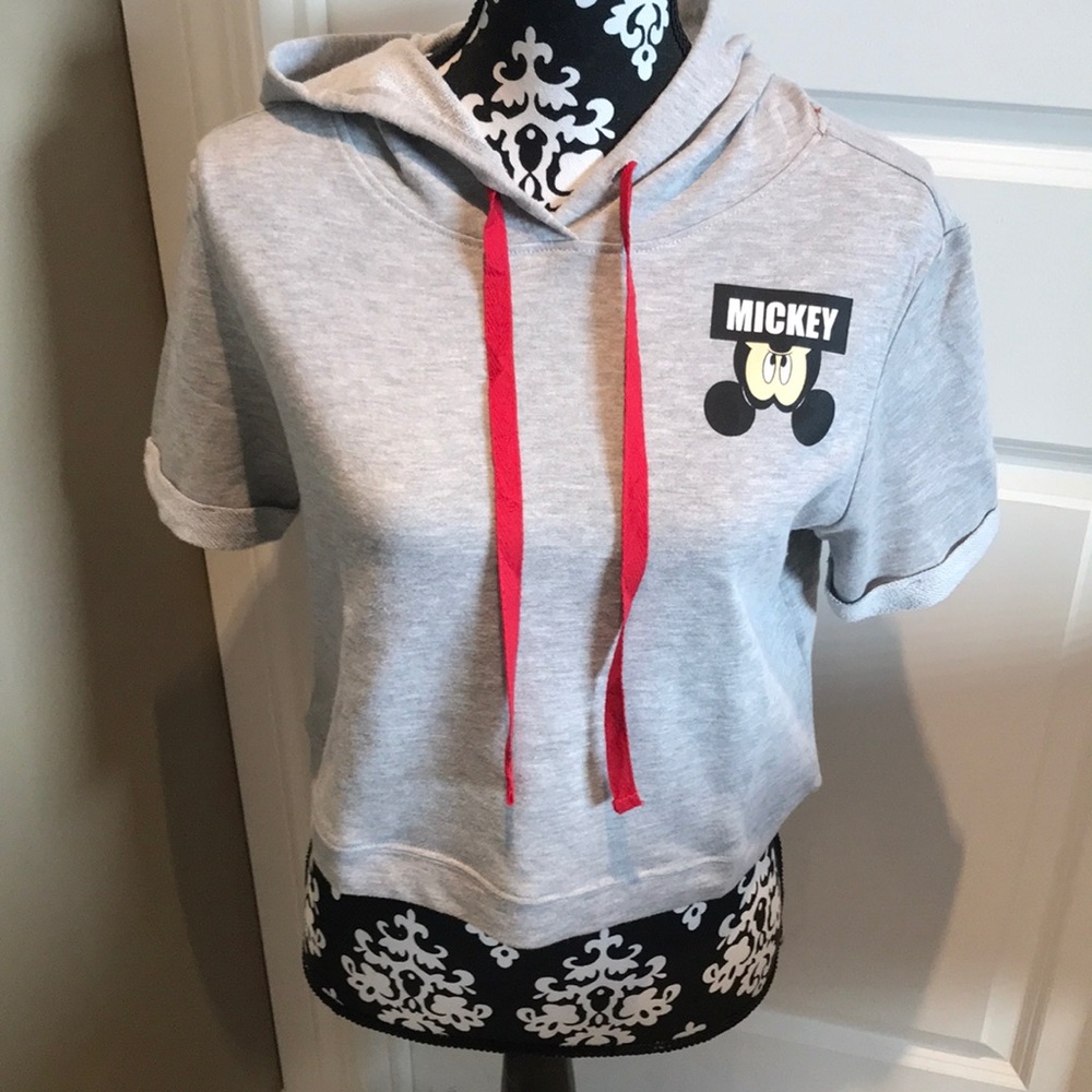 Cropped light hoodie with Mickey and red draw string